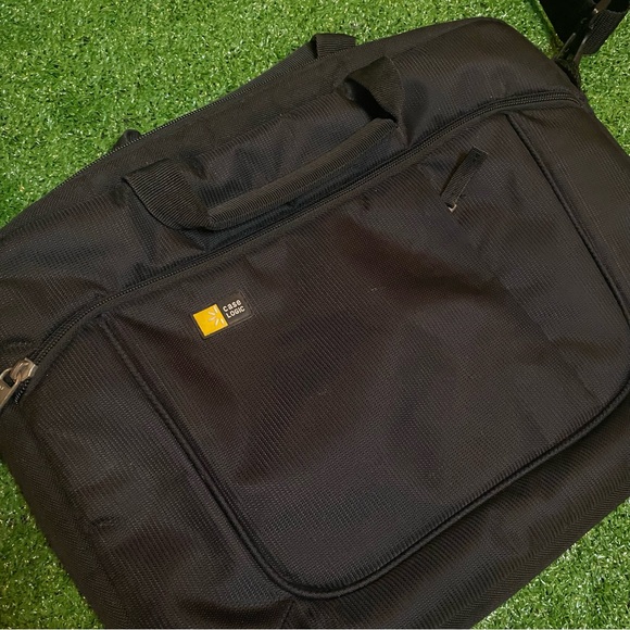 Black Case Logic 15.6” Laptop, iPad, Tablet Briefcase - Picture 3 of 7